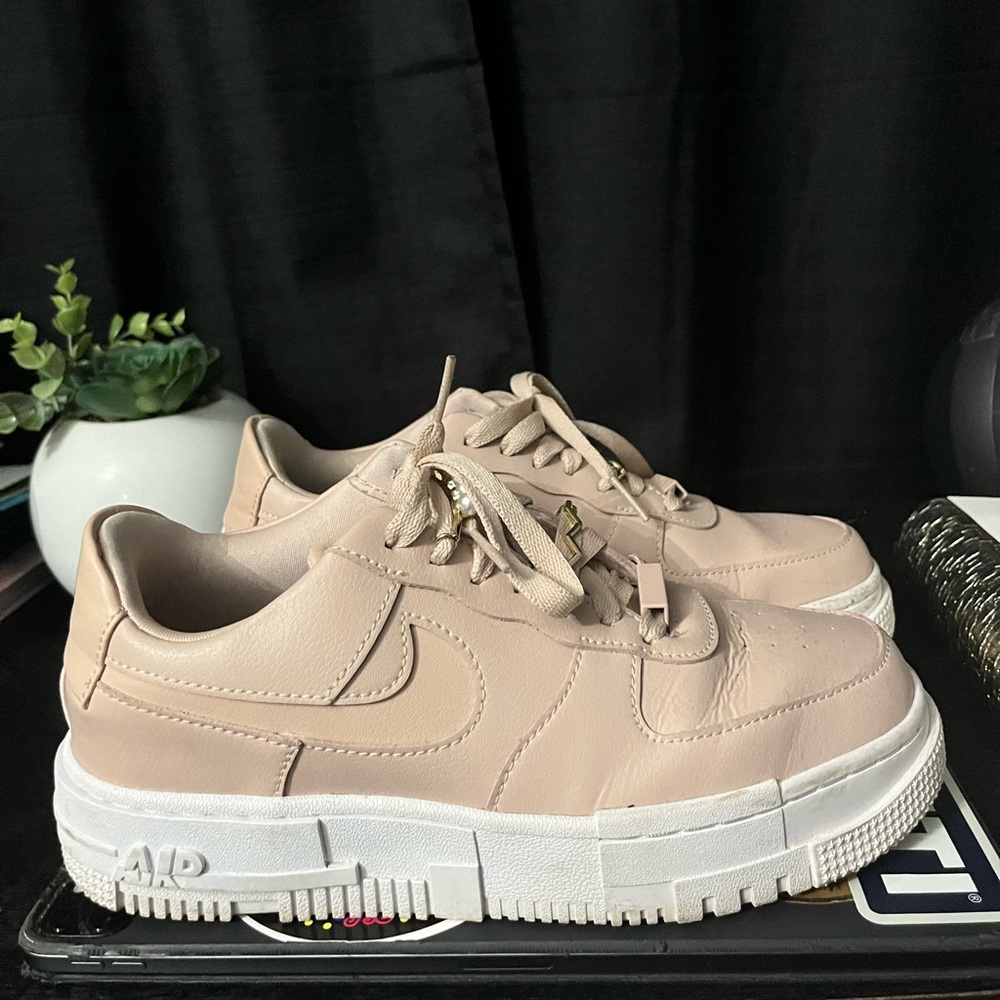 Nike Wmns Air Force 1s Pixel ‘particle pink’ Size 7